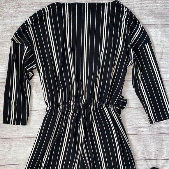 Express B&W stripe 3/4 sleeve jumpsuit w/front knot tie sz M - Picture 11 of 13
